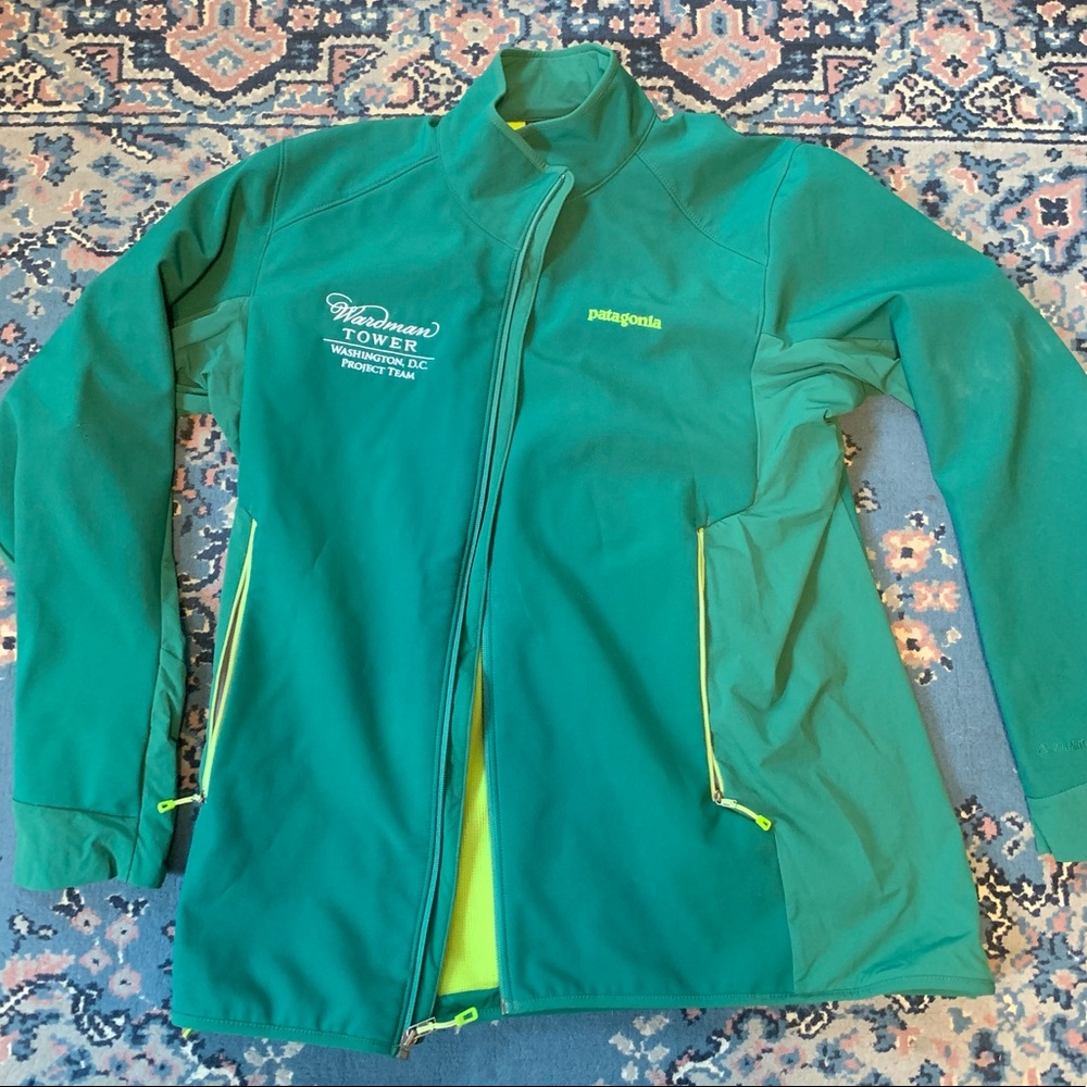 Patagonia fleece lined windbreaker jacket